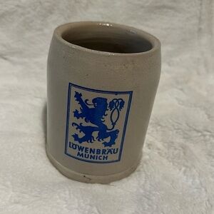 Lowenbrau Munich .5 Liter
Stoneware German Beer Mug Stein
Vintage Salt Glaze